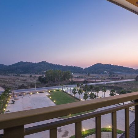 Sann View Hotel Thoeng Extérieur photo